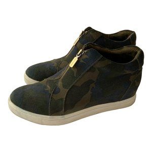Blondo Glenda Camo Wedge Bootie \ Size 8M